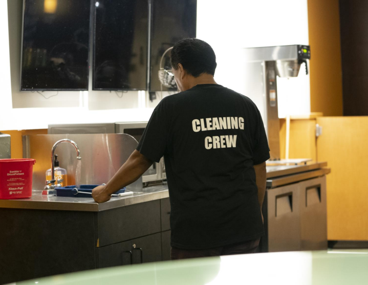 professional move-out cleaning - Employee kitchen 