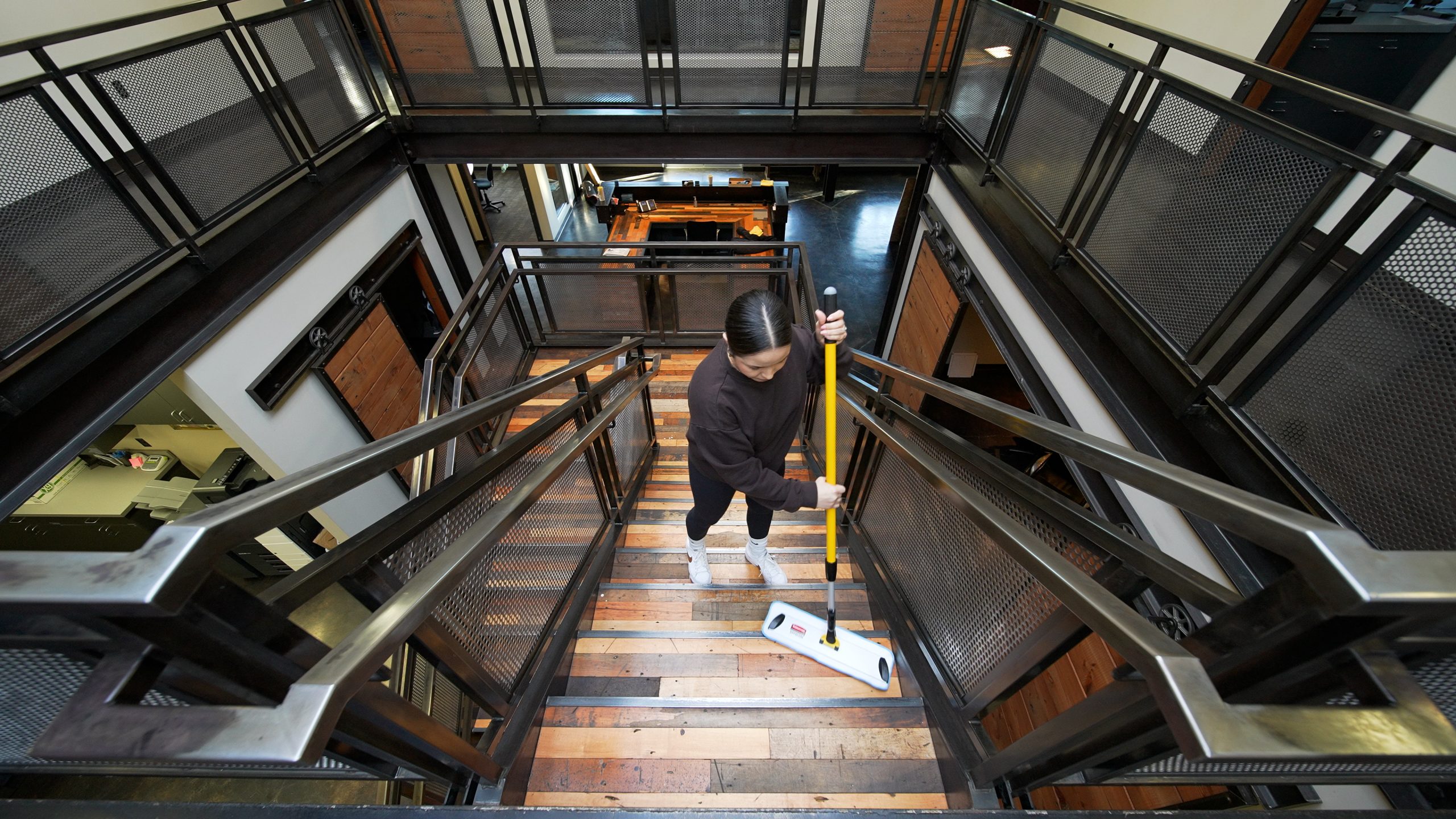professional move-out cleaning - mopping the floor